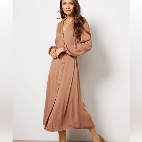 cloth & stone Dresses & Skirts - Cloth & Stone Button Wrap Midi Dress in Auburn